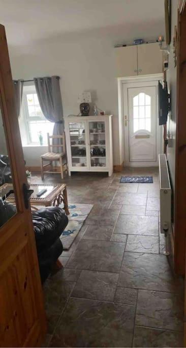 Cheerful 3 Bedroom Country Farm House Ennis Bagian luar foto