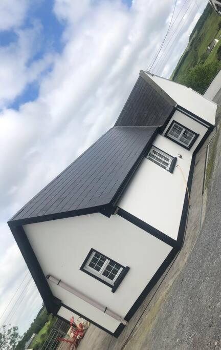 Cheerful 3 Bedroom Country Farm House Ennis Bagian luar foto