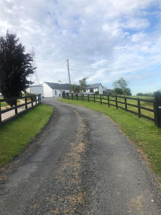 Cheerful 3 Bedroom Country Farm House Ennis Bagian luar foto
